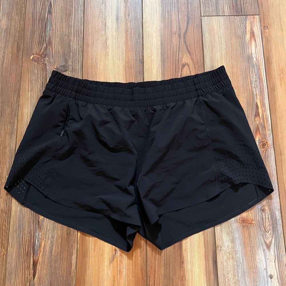 Athleta Hustle 3" black shorts